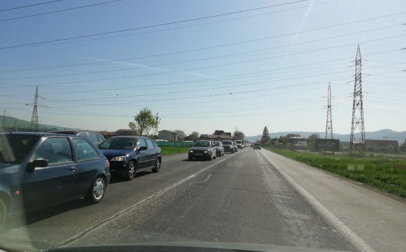 Clujenii pleacă în minivacanţa de 1 Mai. Drumul Cluj-Floreşti-Gilău, blocat