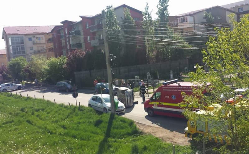 S-a răsturant cu maşina pe o stradă din Floreşti. Alcool şi viteză, conform martorilor