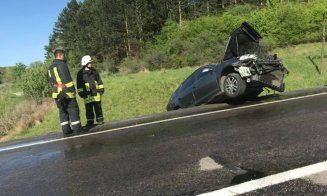 Accident pe drumul spre Oradea. S-a răsturant în şanţul de pe marginea drumului