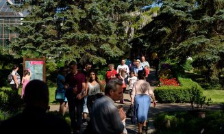 Sute de clujeni şi-au petrecut duminica în Grădina Botanică. Intrarea a fost gratuită pentru cei ce aveau la ei o carte
