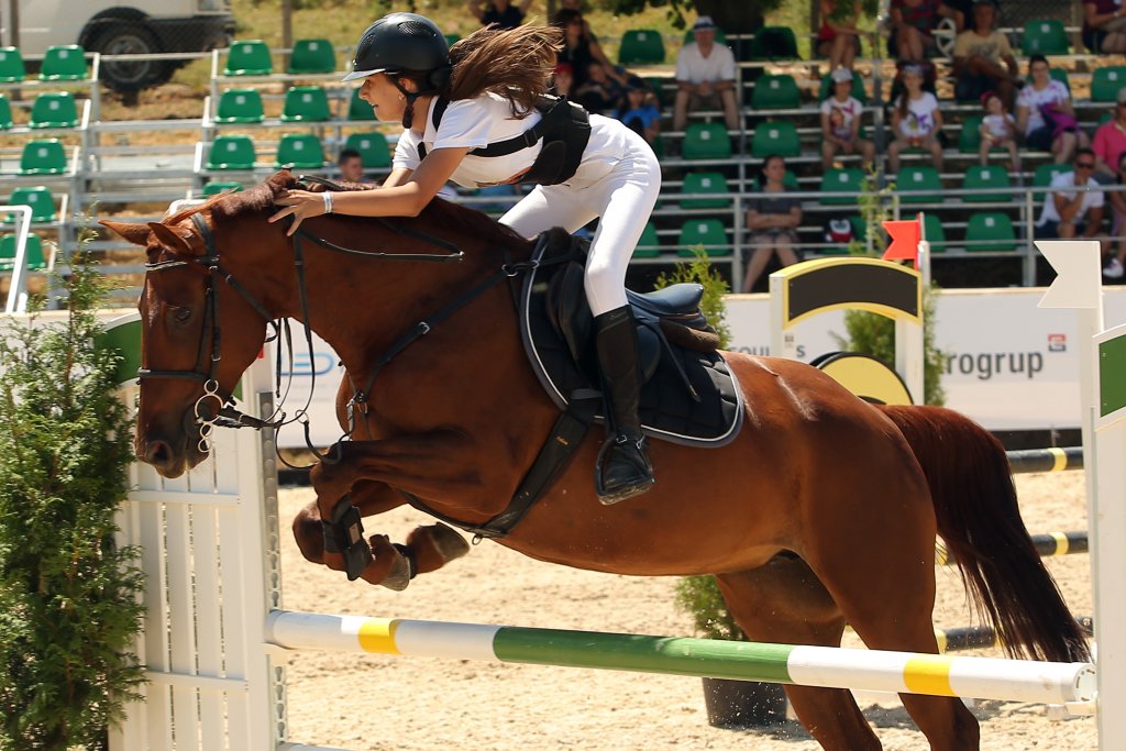 Continuă competiţiile la Salina Equines: 130 de concurenți la spectaculoasa Cupă a Federației Ecvestre Române