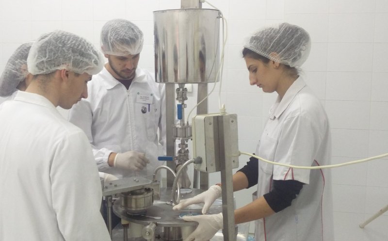 Statul concurează privații la Cluj. Universitatea de Științe Agricole își vinde iaurturile în Cora