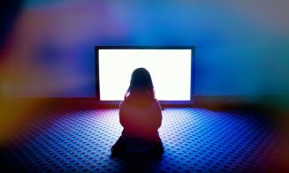 Românii petrec cel mai puţin timp la televizor după ce pleacă de la muncă