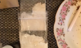 Cocaină, LSD, ecstasy! Doi traficanţi de droguri, prinşi în flagrant la Cluj