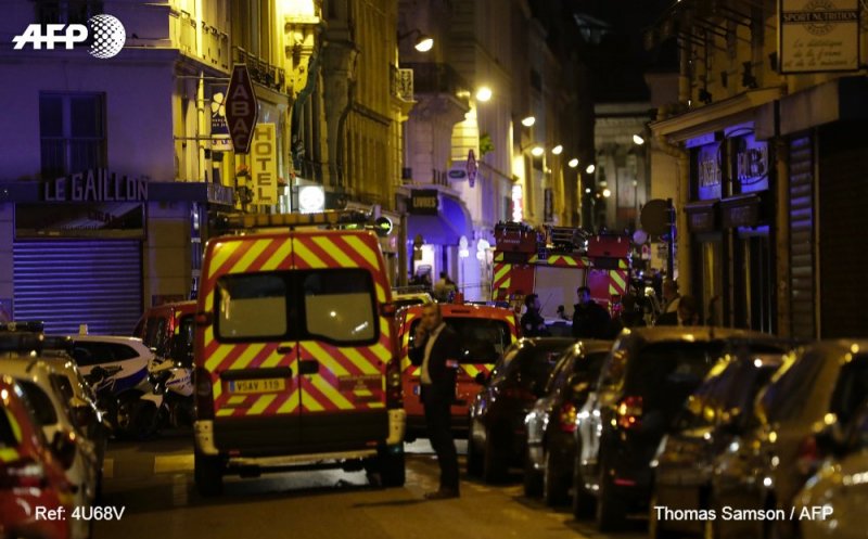 Atac la Paris: Un mort şi mai mulţi răniţi