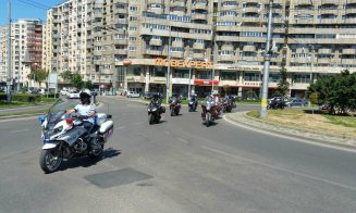 Poliţiştii din Cluj, alături de motociclişti. Ce sfaturi le dau şoferilor şi conducătorilor pe două roţi