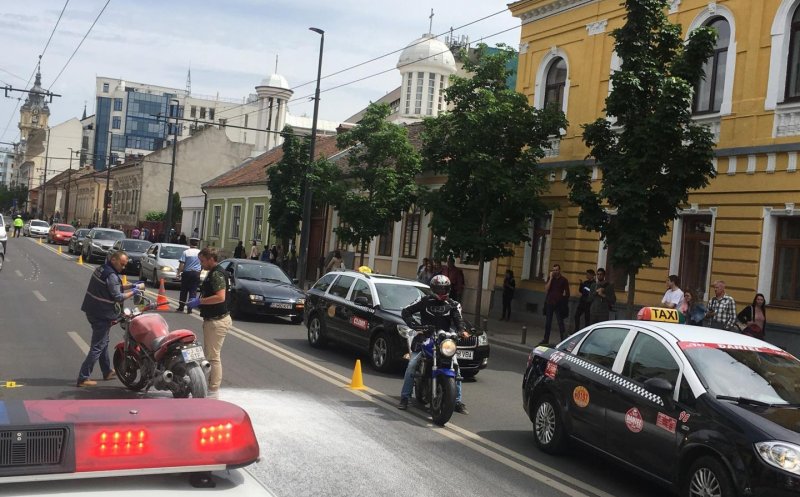 Care este starea poliţistului rănit într-un accident de motocicletă la Cluj. Colegii au donat sânge ca să îi salveze viaţa