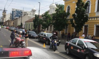 Care este starea poliţistului rănit într-un accident de motocicletă la Cluj. Colegii au donat sânge ca să îi salveze viaţa