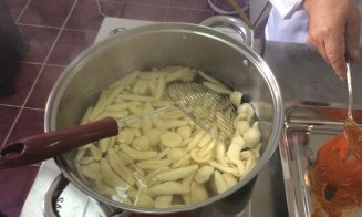 Maeștrii italieni pregătesc viitorii gastronomi din Cluj