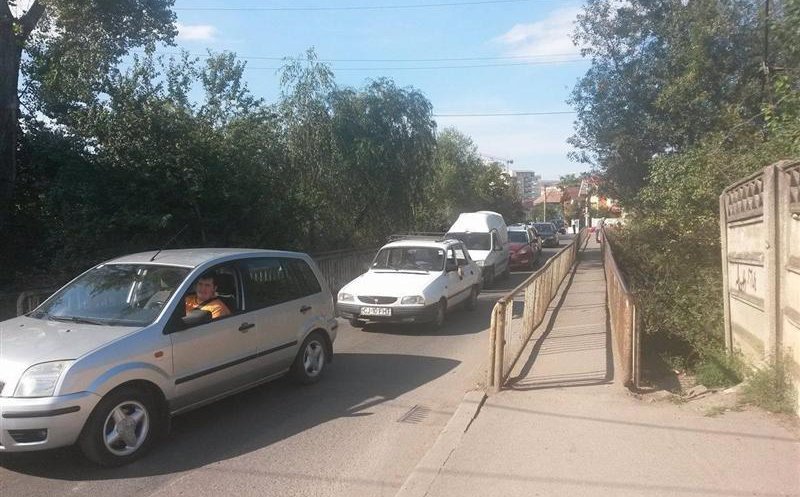 Atenţie, şoferi! Schimbări de circulaţie în zona celui mai aglomerat pod din Cluj