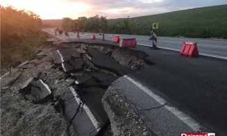 Când va fi remediat "craterul" de pe şoseaua surpată Dej - Baia Mare. Constructorul, bun de plată