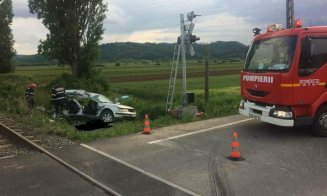 Steag negru arborat pentru fetele moarte în accidentul feroviar de la Jibou. Una dintre fete era şefă de promoţie
