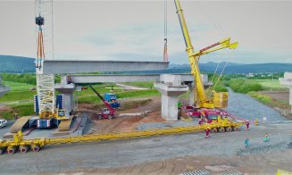 Imagini spectaculoase, din dronă, cu instalarea grinzilor pe podul Gilău. Cât vor dura lucrările
