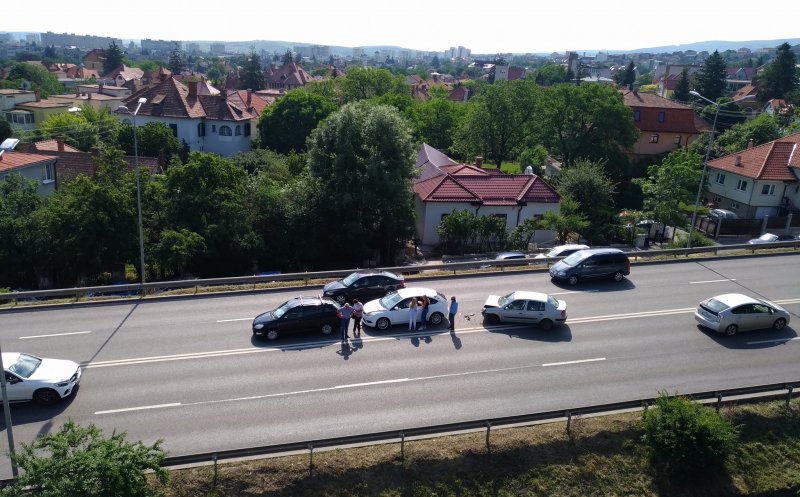 Dublă tamponare în lanţ pe Calea Turzii. Implicate 7 maşini