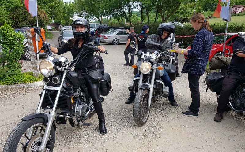 Bikerii au făcut show pe străzile Clujului. Caravană cu sute de motoriști