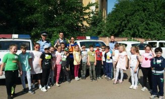 Polițiștii fac educație în trafic în trafic la Cluj. I-au pus pe șoferi și pietoni să poarte ochelari de bețiv sau drogat
