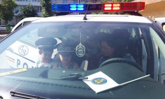 Polițiștii fac educație în trafic în trafic la Cluj. I-au pus pe șoferi și pietoni să poarte ochelari de bețiv sau drogat