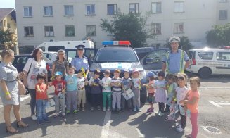 Polițiștii fac educație în trafic în trafic la Cluj. I-au pus pe șoferi și pietoni să poarte ochelari de bețiv sau drogat