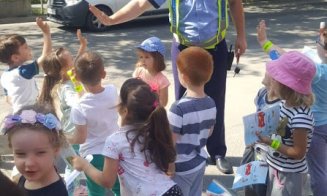Polițiștii fac educație în trafic în trafic la Cluj. I-au pus pe șoferi și pietoni să poarte ochelari de bețiv sau drogat