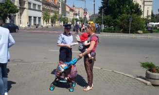 Polițiștii fac educație în trafic în trafic la Cluj. I-au pus pe șoferi și pietoni să poarte ochelari de bețiv sau drogat