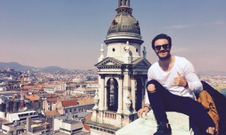 La 25 de ani, face un milion de dolari anual, călătorind prin întreaga lume