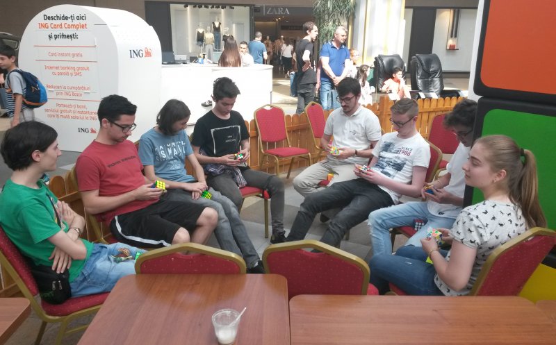 Maeștrii cubului magic s-au duelat la Cluj