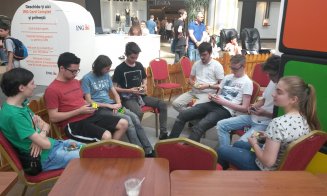 Maeștrii cubului magic s-au duelat la Cluj