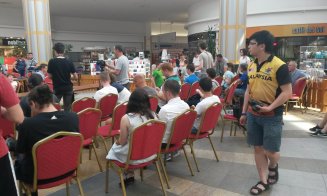 Maeștrii cubului magic s-au duelat la Cluj
