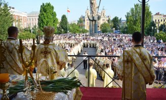 Mii de oameni la procesiunea de Rusalii din centrul Clujului. Semnificația sărbătorii