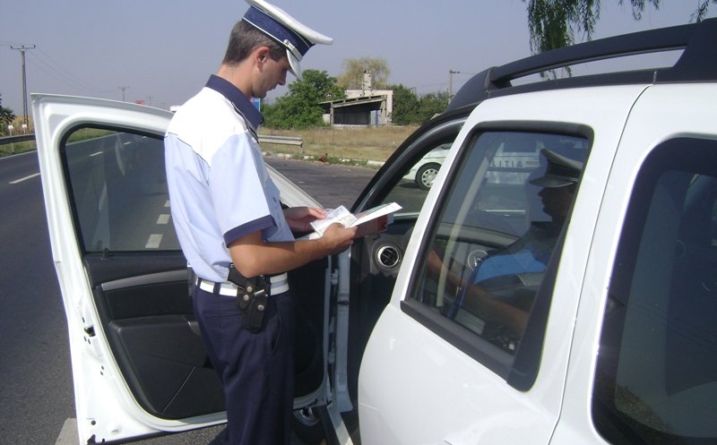 O tânără din Cluj l-a lăsat fără bani pe un pensionar din Alba Iulia