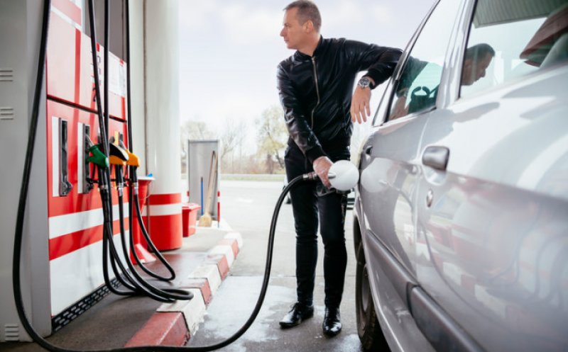 Avem cea mai mare scumpire a benzinei din Europa! Și salarii pe sfert