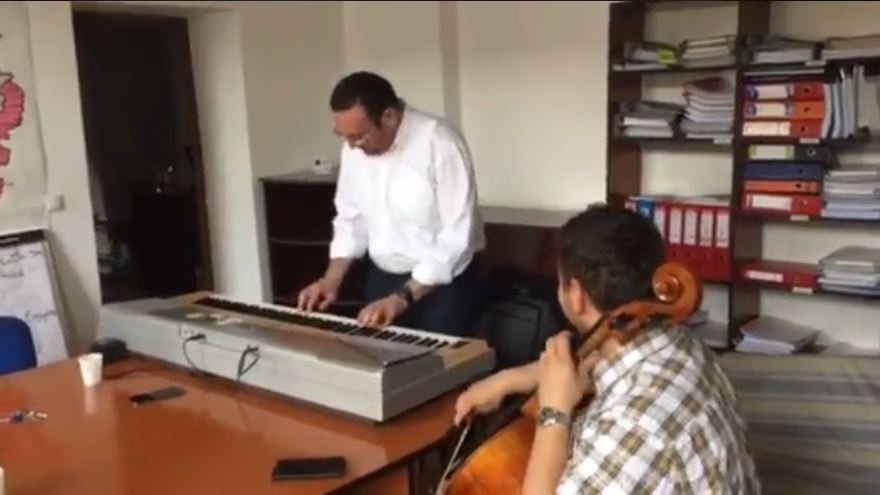 Politicienii au talent :) Președintele PSD Cluj, așa cum nu l-ați mai văzut