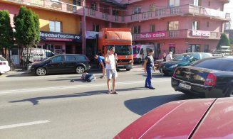 Bărbat lovit de maşină la Cluj: "A ieşit şi a vrut să traverseze în fugă, cu o pâine. Numa' l-am văzut pe capotă"