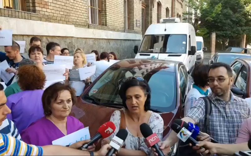 Protest la Spitalul Județean din Cluj. 50 de angajaţi ameninţă cu demisia în bloc