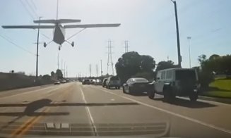 Imagini șocante. Aterizare de urgență a unui avion pe o șosea din Los Angeles