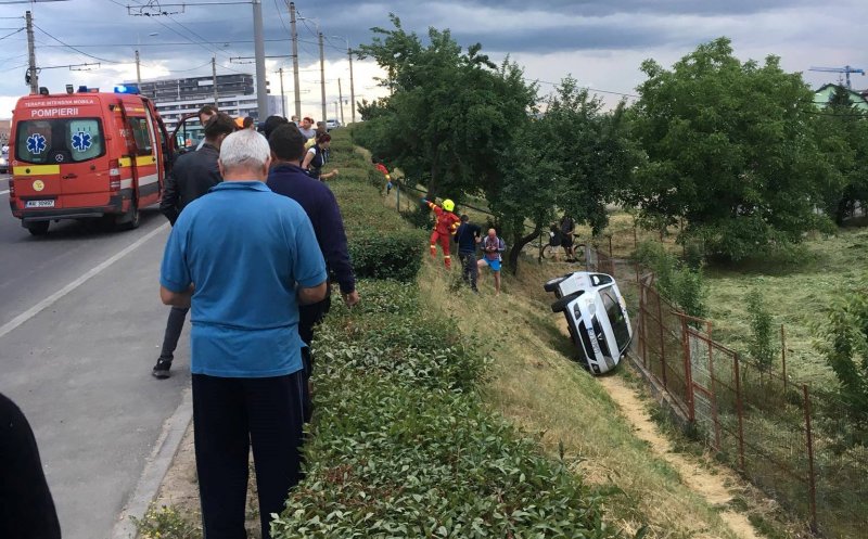 Încă un accident la Podul IRA. Al doilea şofer în două zile care "plonjează" cu maşina