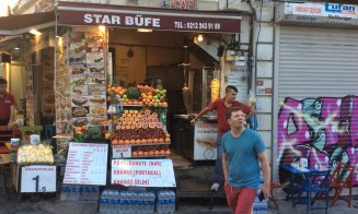 Orașul care unește continente. Sau cum plăcerea se transformă în bani