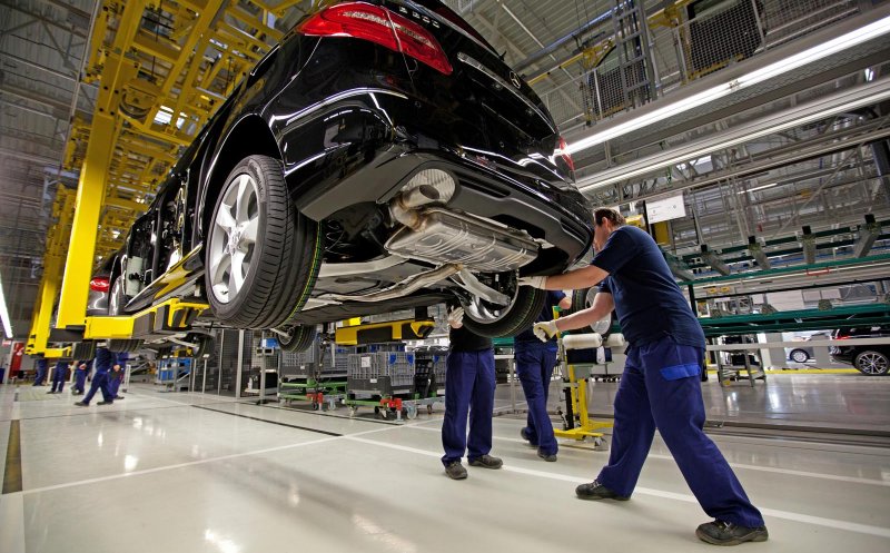 Lecție de business pentru România. Mercedes își face o fabrică de 1 miliard de euro în Ungaria