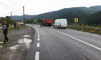 Accident la Nregreni. Se circulă alterntiv