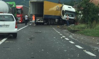 Accident la Negreni. Se circulă alternativ