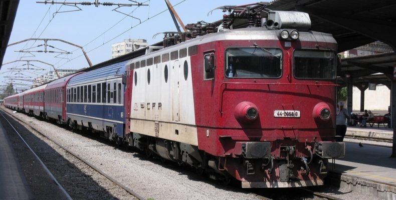 Mai multe trenuri din Cluj spre litoral