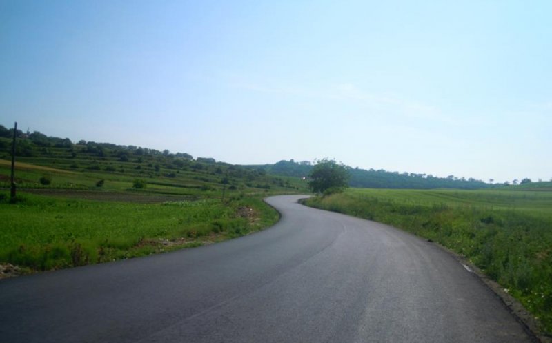 Lucrările de asfaltare pe limita cu judeţul Mureş, finalizate