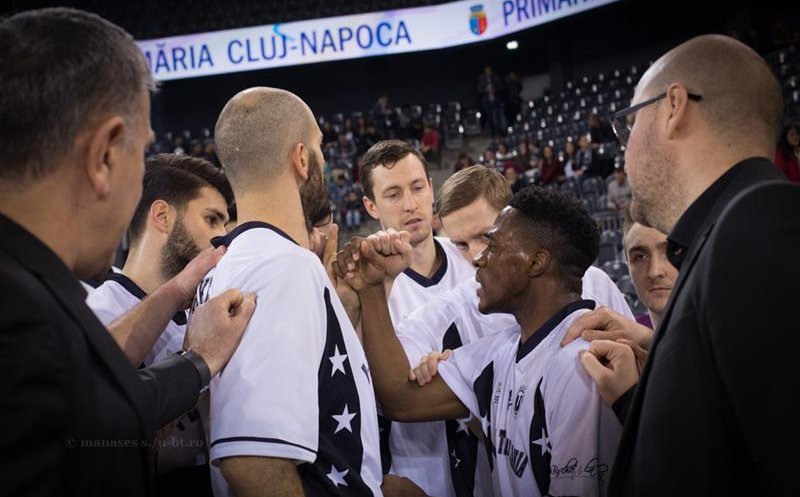 Gratis la derby. Meci cu medaliile pe masă