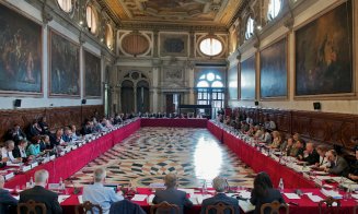O delegaţie a Comisiei de la Veneţia va veni, luni, la Bucureşti, pentru a analiza Legile Justiţiei