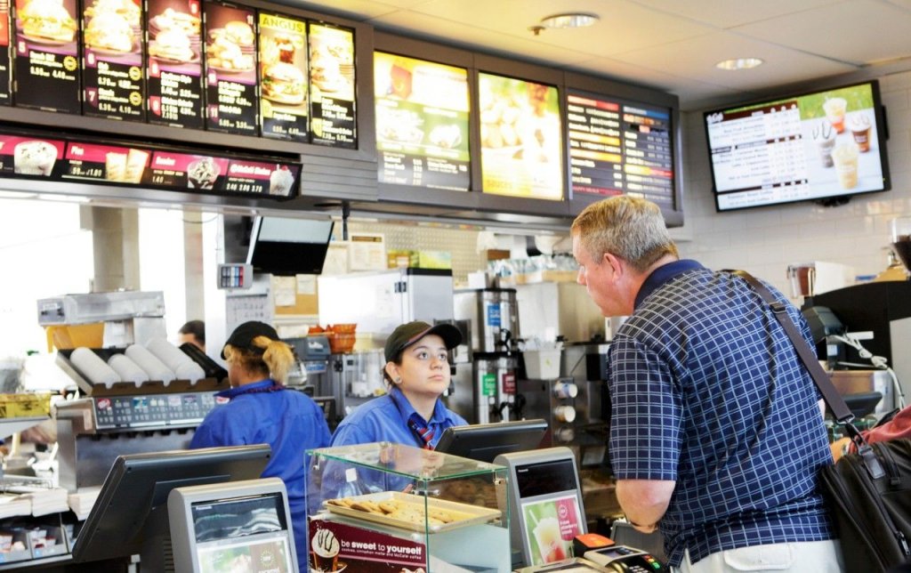 Fast-food-urile din Cluj umblă la salarii. Cât plătește McDonald's unui  începător - Ziua de Cluj