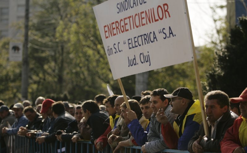 Protest la Cluj: Sute de angajaţi ai Electrica au cerut salarii mai mari și condiţii mai bune  de muncă