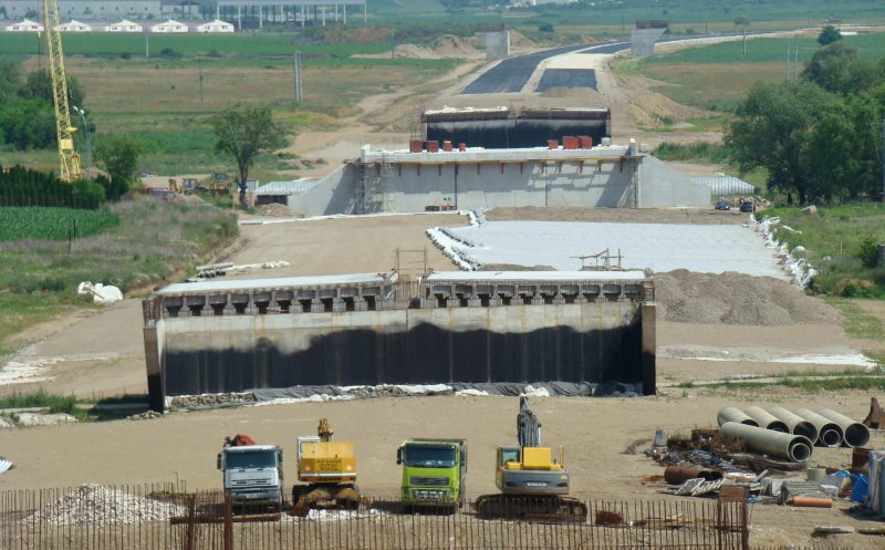 Șantier dezolant pe un lot al Autostrăzii Sebeș - Turda