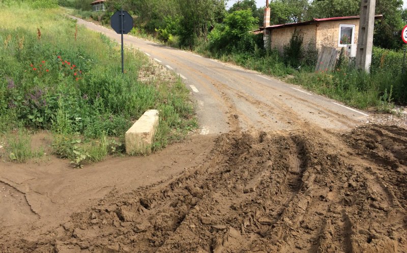 Ploile din ultimele zile au blocat un drum la Cluj