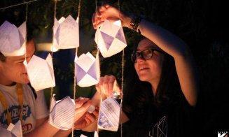 Festivalul luminii. Mii de lumânări aprinse pe aleile din Parcul Central din Cluj