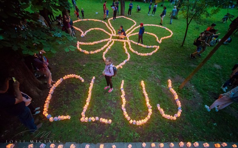 Festivalul luminii. Mii de lumânări aprinse pe aleile din Parcul Central din Cluj
